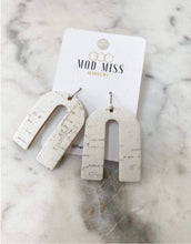Load image into Gallery viewer, Cork arch earrings