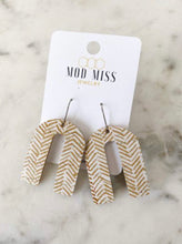 Load image into Gallery viewer, Cork arch earrings