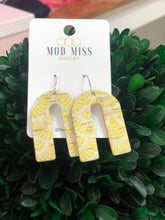 Load image into Gallery viewer, Cork arch earrings