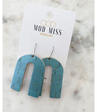 Load image into Gallery viewer, Cork arch earrings