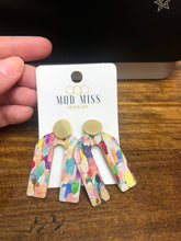 Load image into Gallery viewer, Cork arch earrings