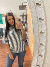 Load image into Gallery viewer, Short sleeve top

